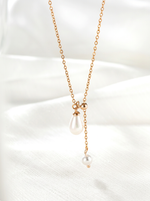 Load image into Gallery viewer, Pearl Lariat Necklace Gold On-Neck Model — Solisita