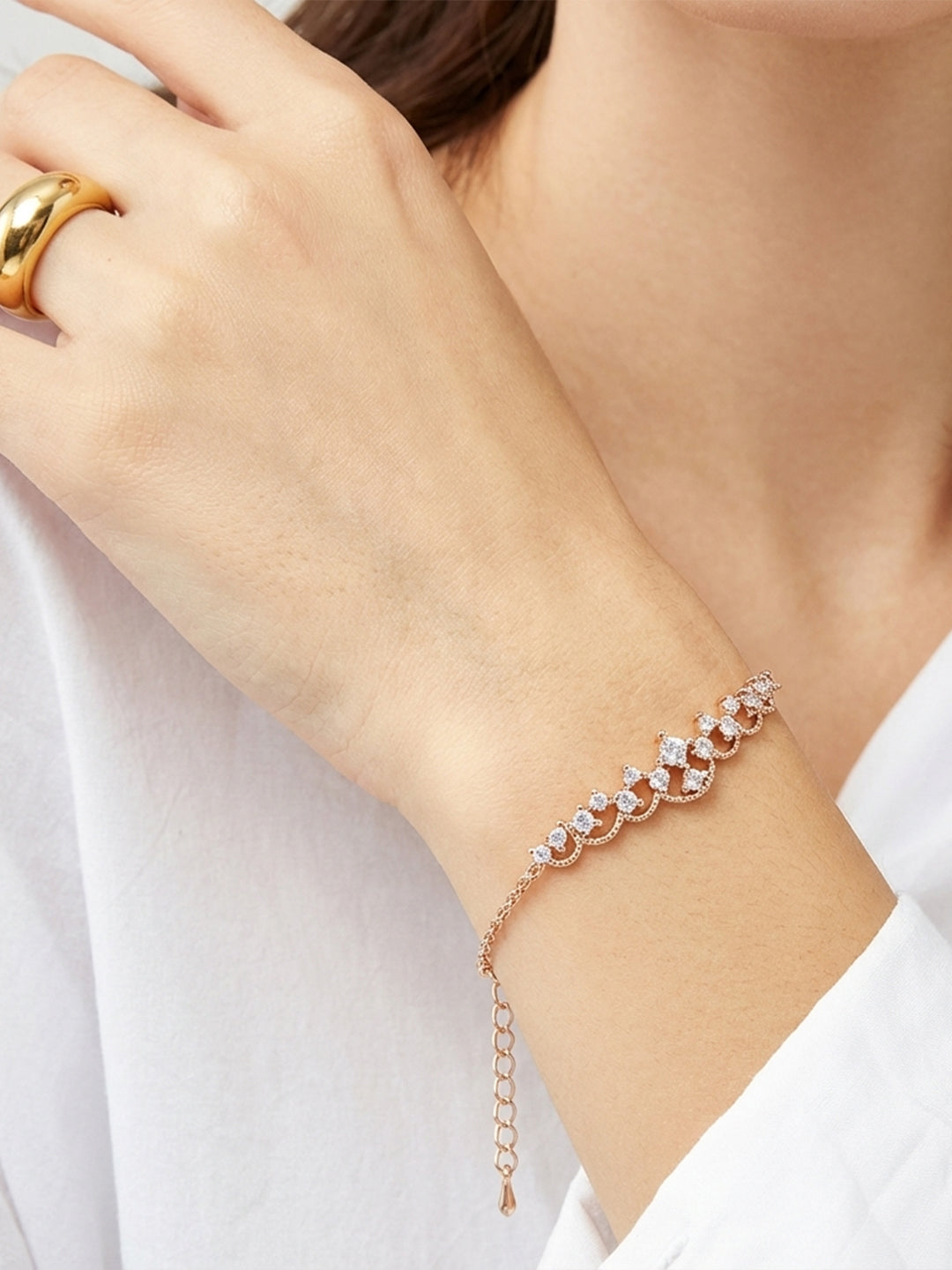 Crystal Lace Bar Bracelet Gold Detail Shot — Solisita
