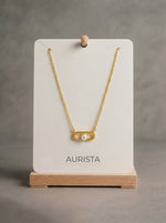 Load image into Gallery viewer, Paperclip Pearl Necklace Gold-Tone Close-Up — Solisita
