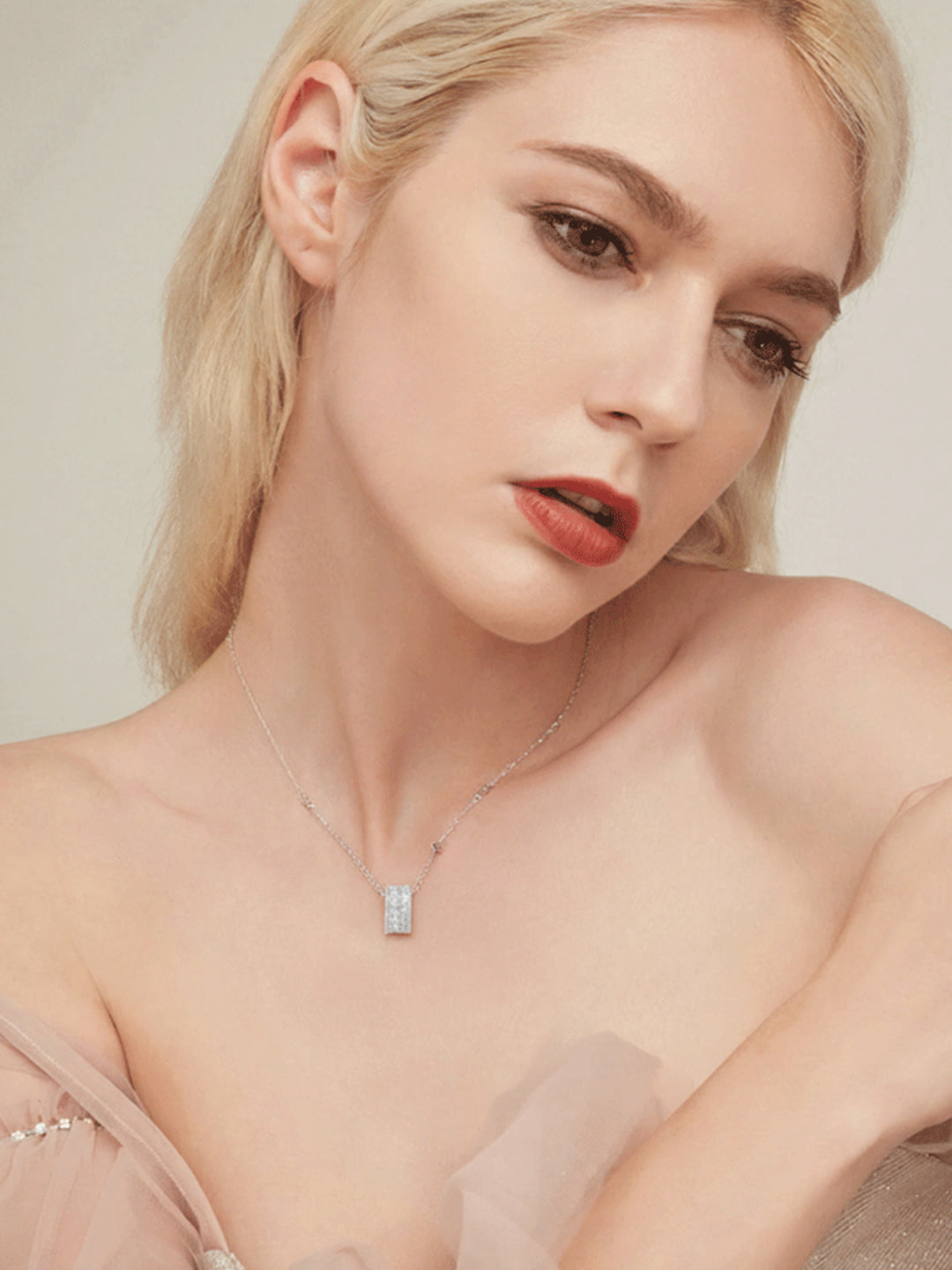 Pavé crystal circle pendant silver side view — solisita