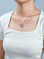 Load image into Gallery viewer, Vintage Panther Heart Pendant Gold Close-Up Pearl Detail — Solisita
